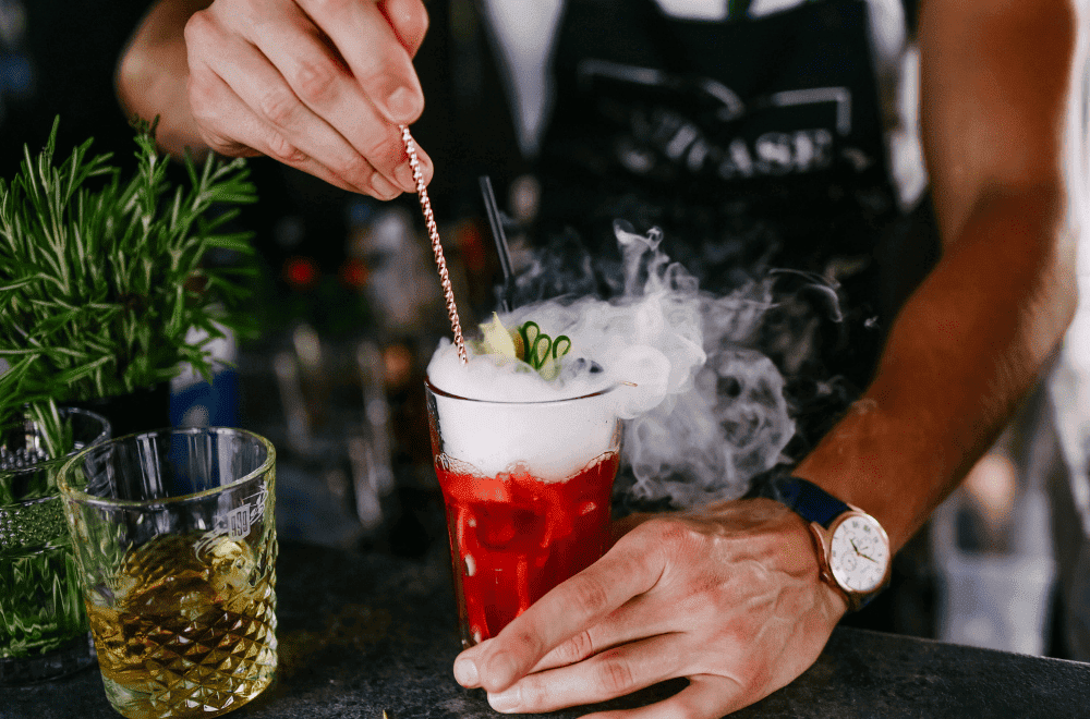 Holiday-Boat laivų nuoma Trakuose - paslauga barmenas